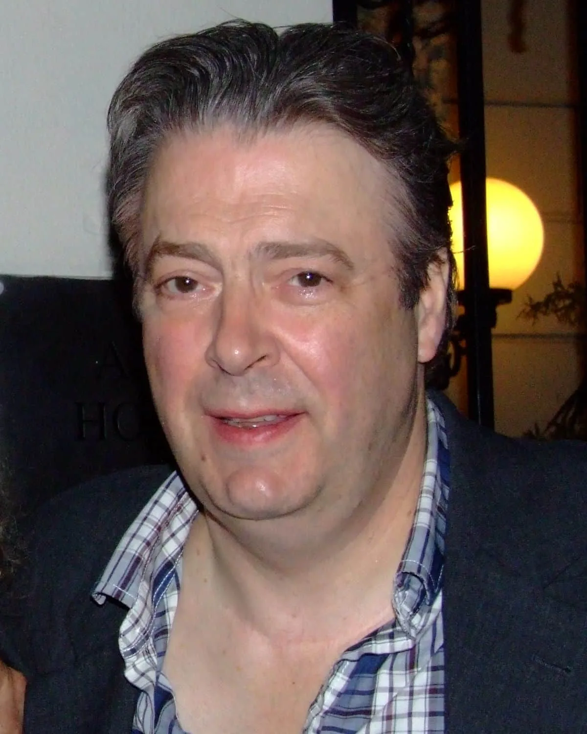 Roger Allam – “Za ulogu Freda Thursdayja stalno moram pušiti lulu i to je užasno!” (INTERVJU)
